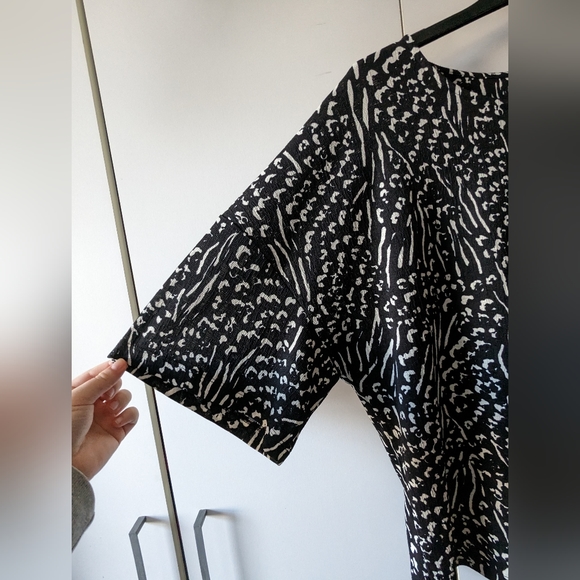 New Black Patterned Blouse Size 20 - Picture 4 of 10